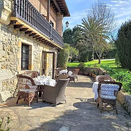 Hotel San Tirso Novales